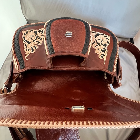 Mustang Western Saddle Purse, Handmade in USA by JohnPaul Leatherworks NWOT - Picture 9 of 15
